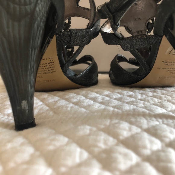 NINE WEST DARK SILVER SANDALS 🩶 - Picture 5 of 6